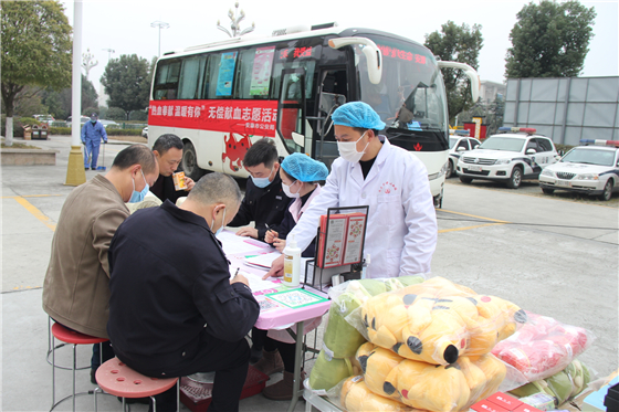 人民警察一心為民，捋袖捐血鐵血柔情——安康市公安局積極開展冬季獻血活動