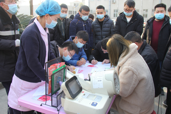 血液是生命的禮物——中國聯(lián)通安康市分公司、安康大數(shù)據(jù)運營有限公司聯(lián)合開展冬季應(yīng)急獻血活動