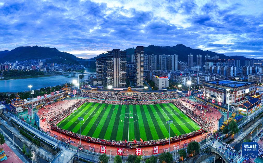 這是2025年8月23日拍攝的首屆“村超”全國賽總決賽現(xiàn)場。新華社記者楊文斌攝