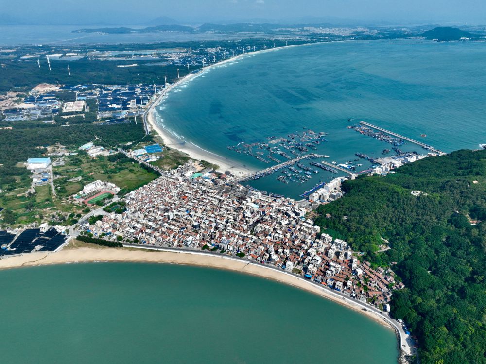 這是2024年10月16日拍攝的福建省漳州市東山縣澳角村（無人機(jī)照片）。新華社記者姜克紅攝