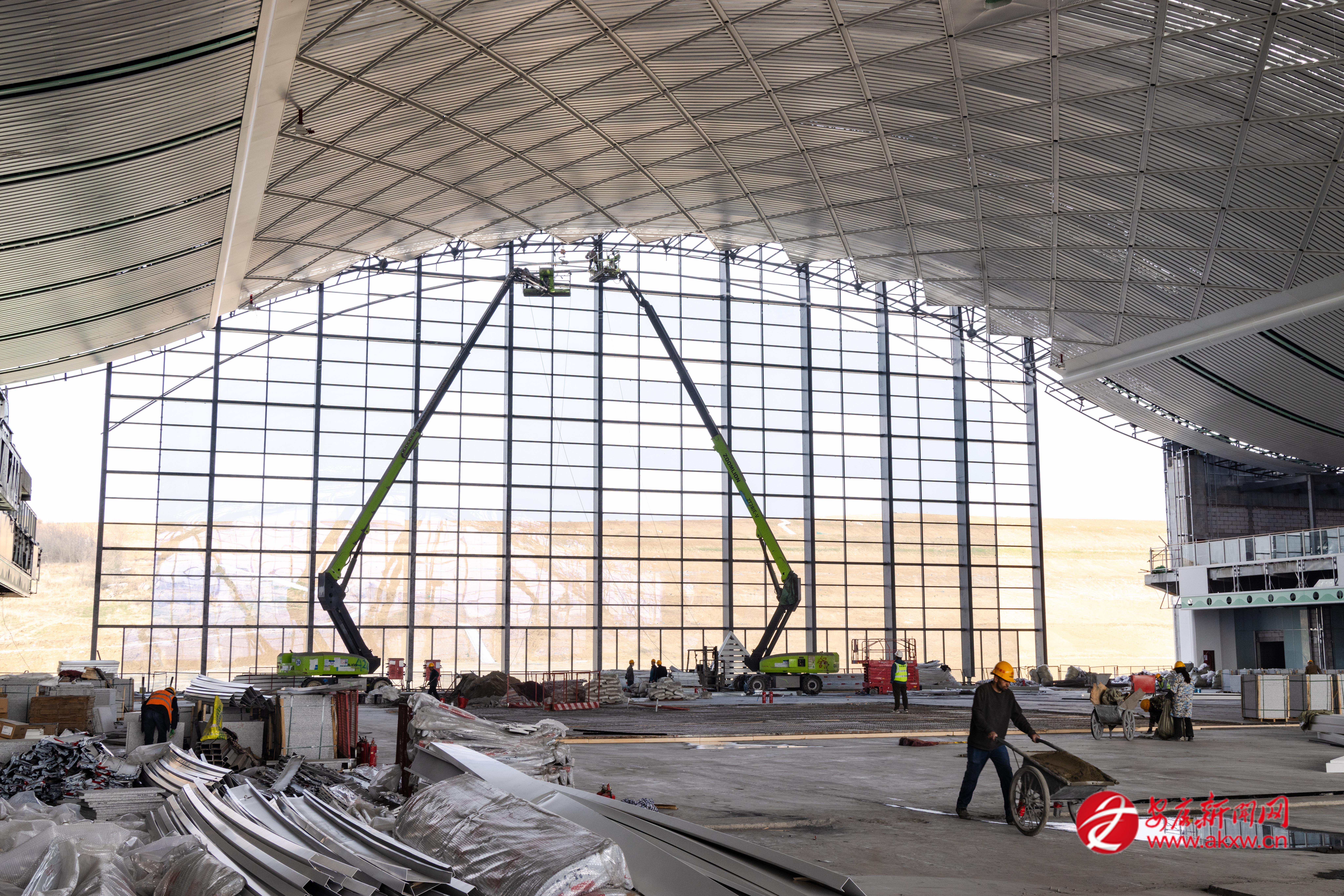 站內(nèi)玻璃幕墻施工